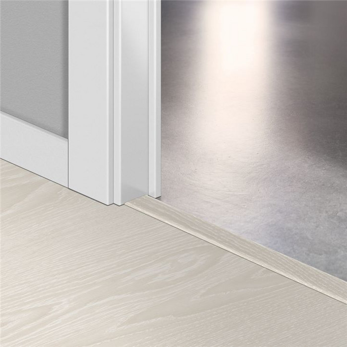 Порог Quick Step Дуб белый отбеленный QSINCP04087