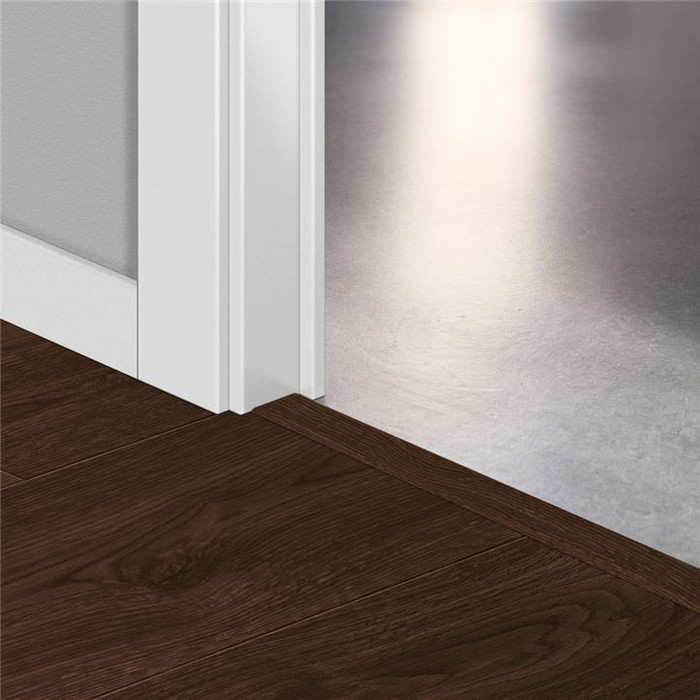 Порог Quick Step Дуб горный темно-коричневый QSINCP04092