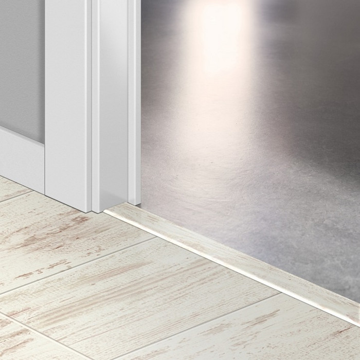Порог Quick Step Сосна белая затертая QSINCP01235